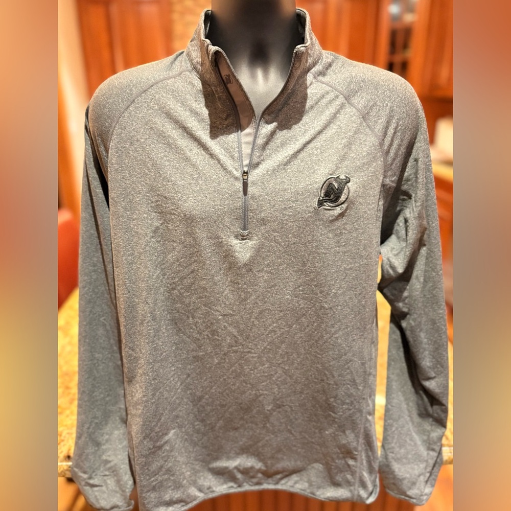 New Jersey Devils men’s quarter zip Pullover. Sharp grey with NHL logo. Medium - Picture 1 of 7